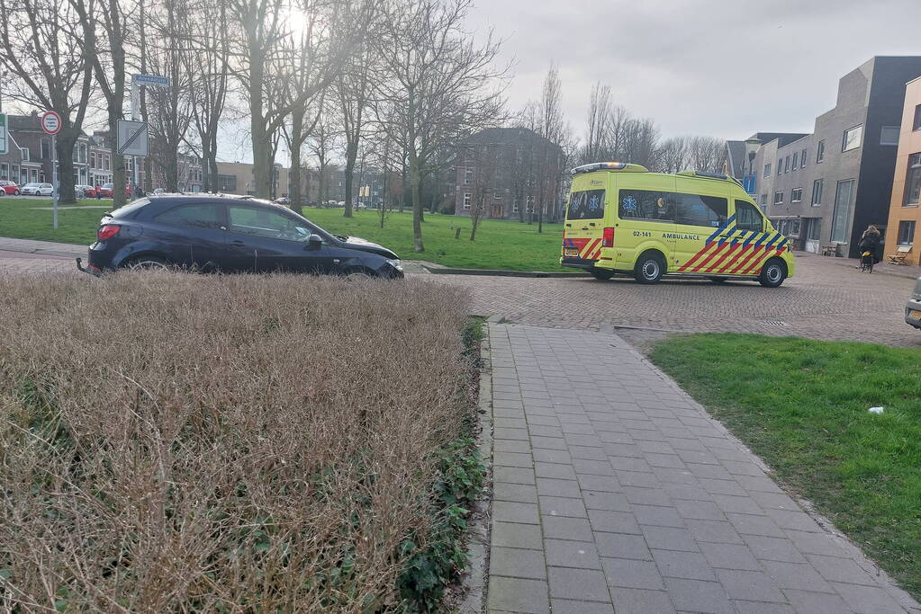 Les auto betrokken bij kop-staartbotsing