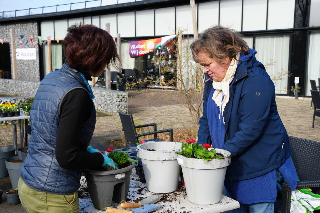 Wethouders en de burgemeester nemen deel aan NLdoet