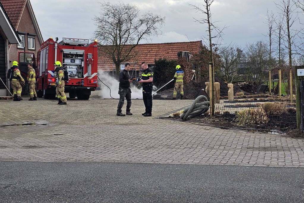 Scooter vat vlam in schuur