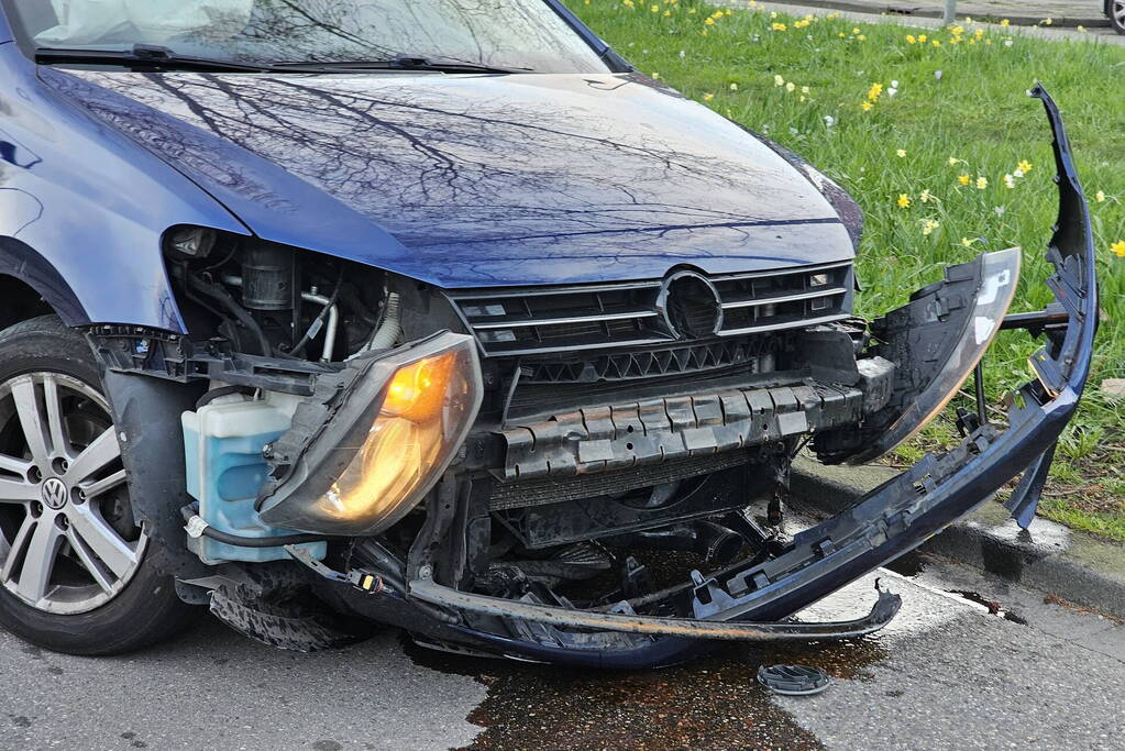 Auto zwaar beschadigd na uitwijkmanoeuvre