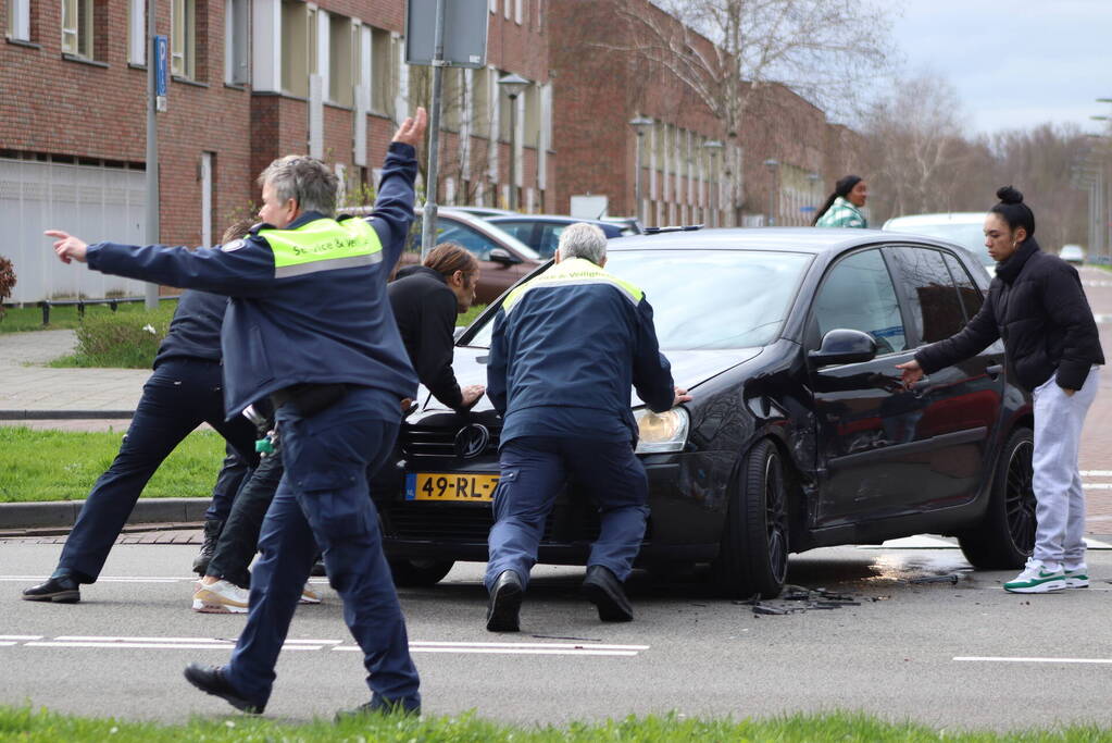 Schade bij ongeval tussen twee voertuigen