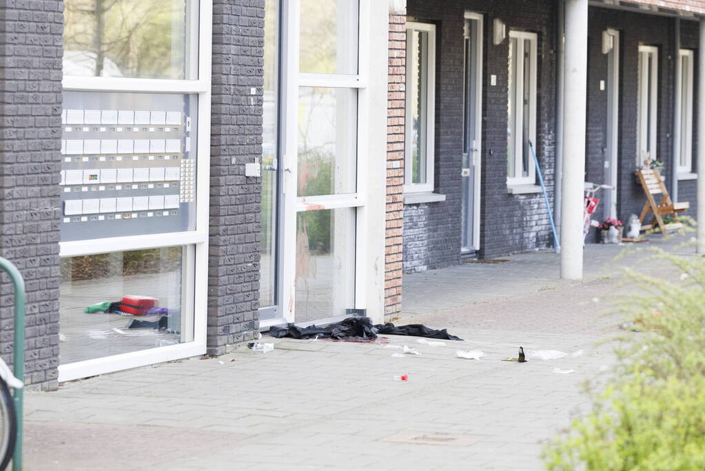 Zwaargewonde na steekpartij bij flat