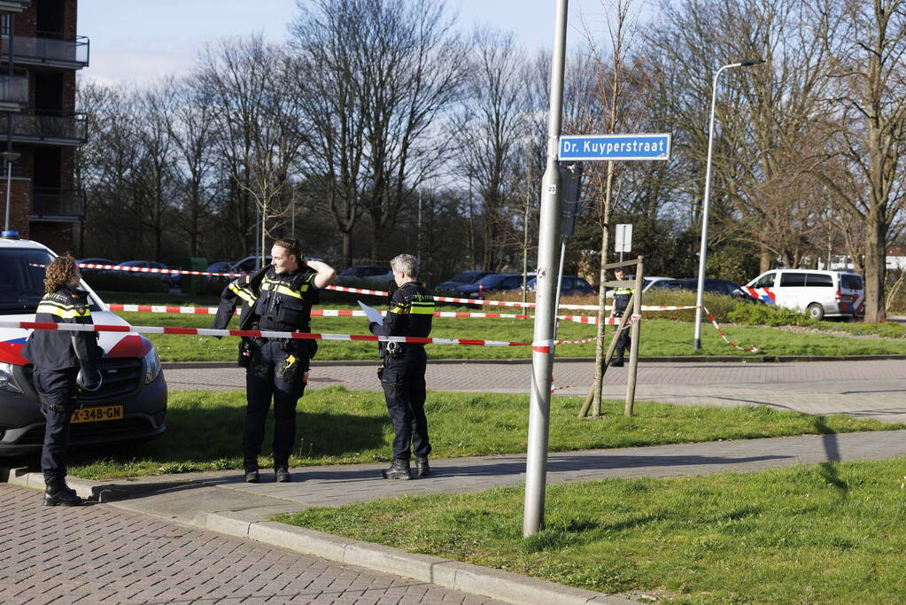 Zwaargewonde na steekpartij bij flat