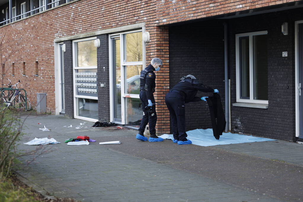 Zwaargewonde na steekpartij bij flat