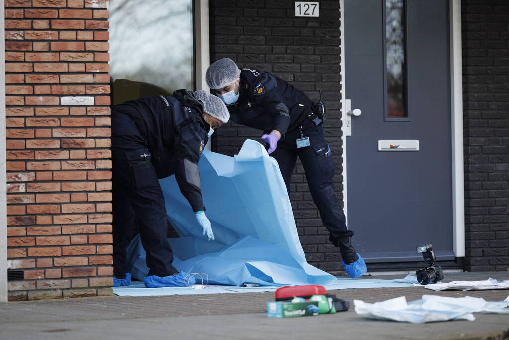 Zwaargewonde na steekpartij bij flat