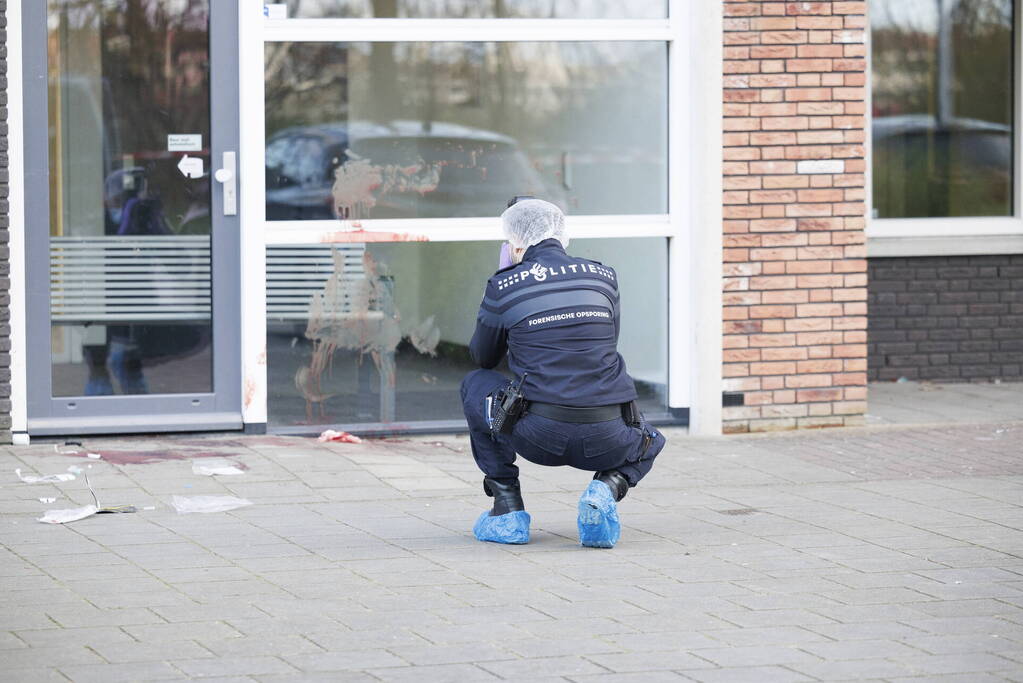 Zwaargewonde na steekpartij bij flat