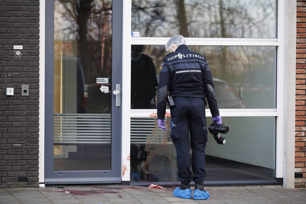 Zwaargewonde na steekpartij bij flat