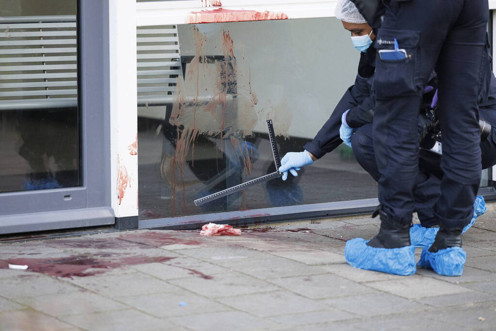 Zwaargewonde na steekpartij bij flat