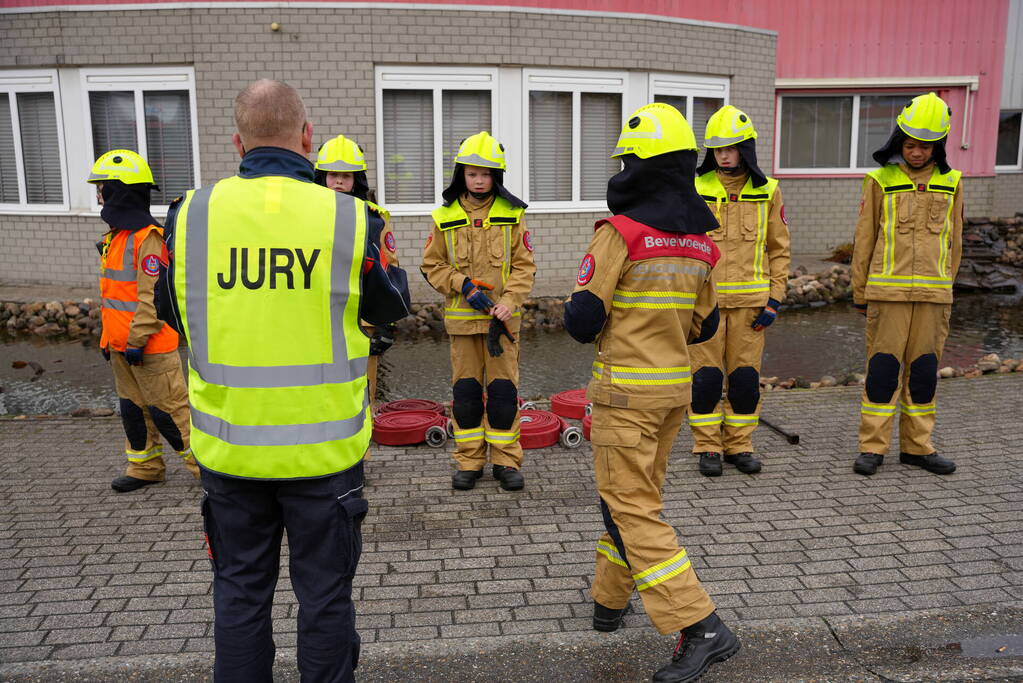Brandweerlieden van de toekomst houden wedstrijd