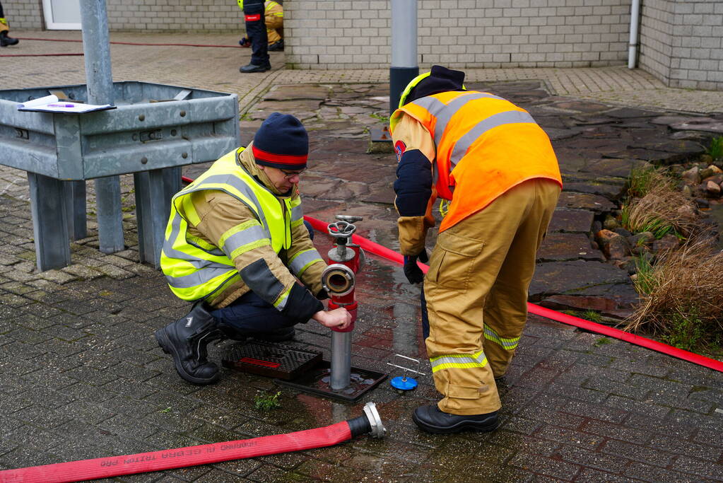 Brandweerlieden van de toekomst houden wedstrijd