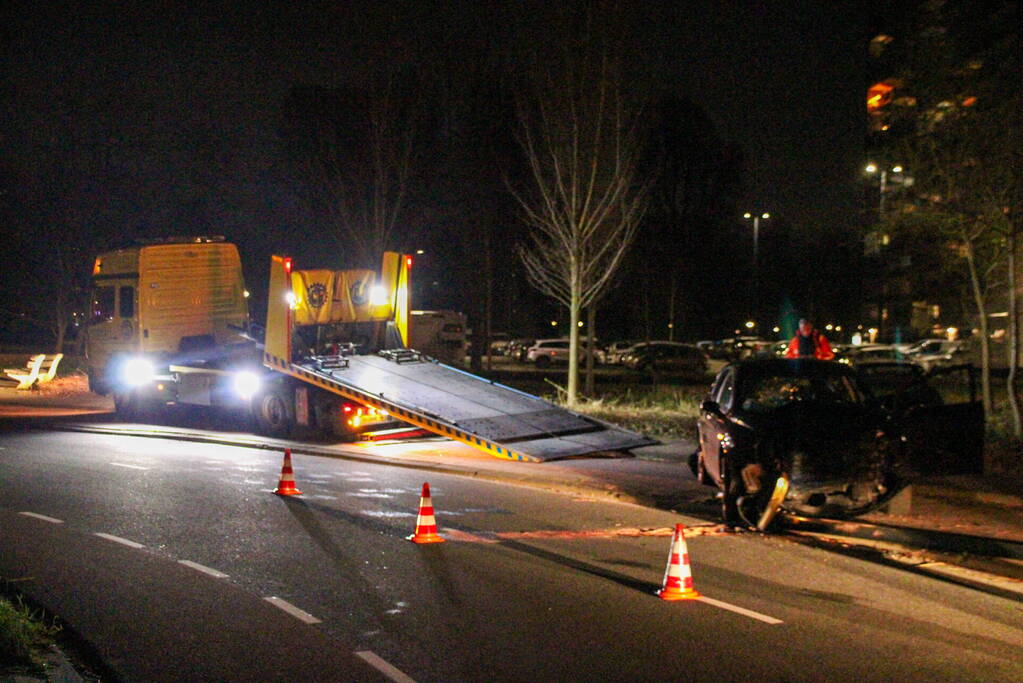 Auto zwaar beschadigd bij eenzijdig ongeval