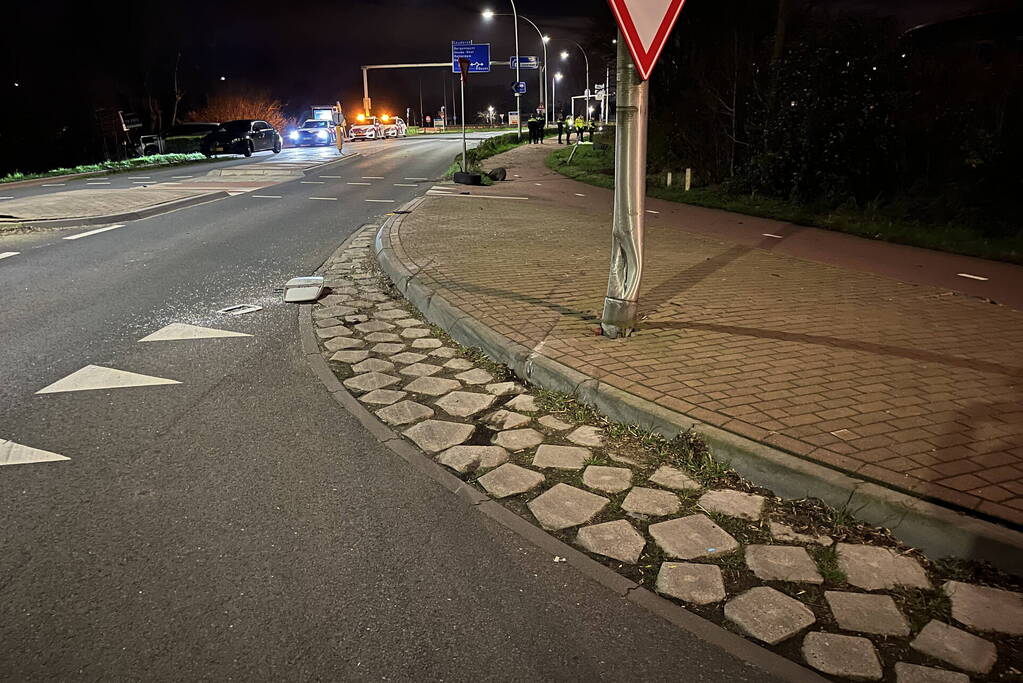 Aanhouding en ravage nadat auto crasht