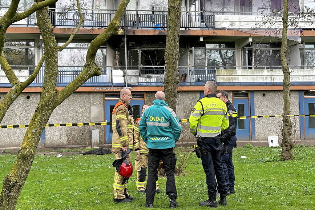 Brand uitgebroken na explosie in woning in Amsterdam Zuidoost