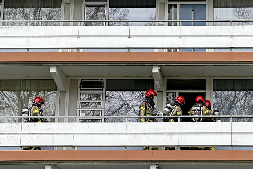 Brand uitgebroken na explosie in woning in Amsterdam Zuidoost