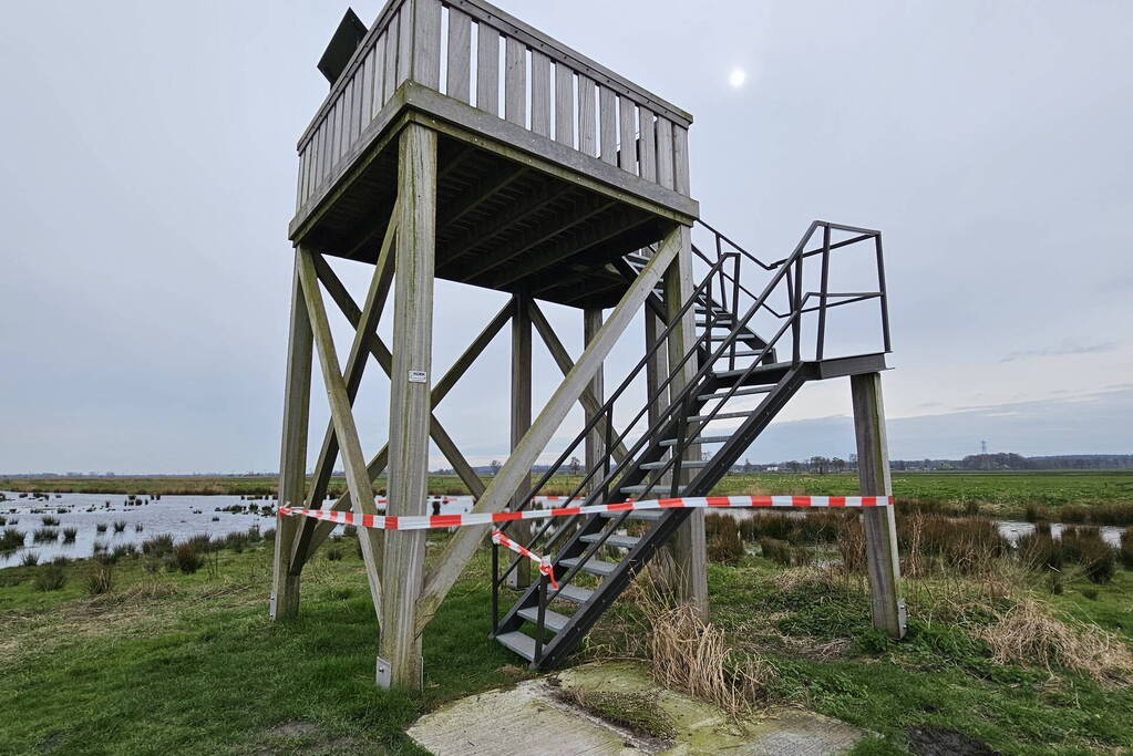 Uitkijktoren binnenveldse hooilanden vernield