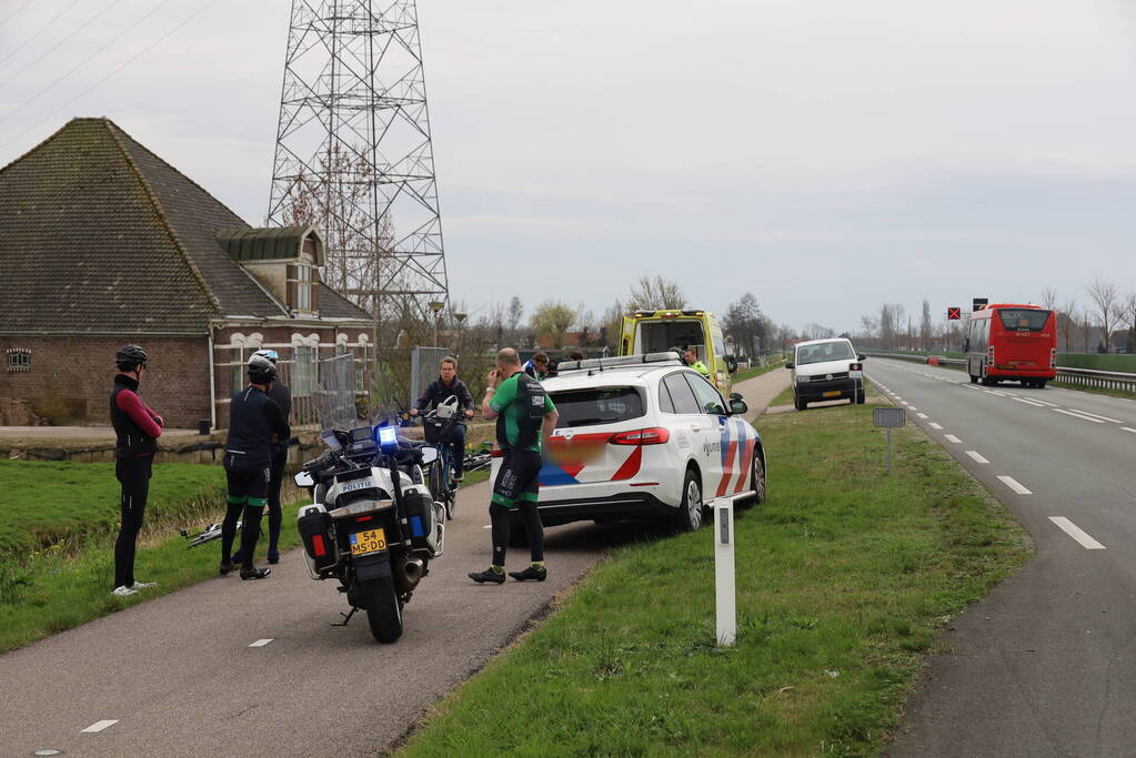Wielrenner ernstig gewond na val