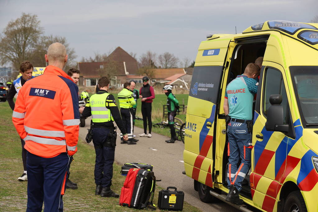 Wielrenner ernstig gewond na val