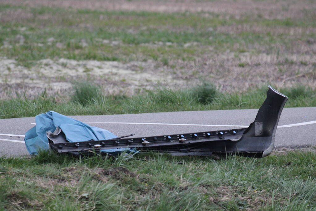 Auto belandt op op zijn kop na aanrijding