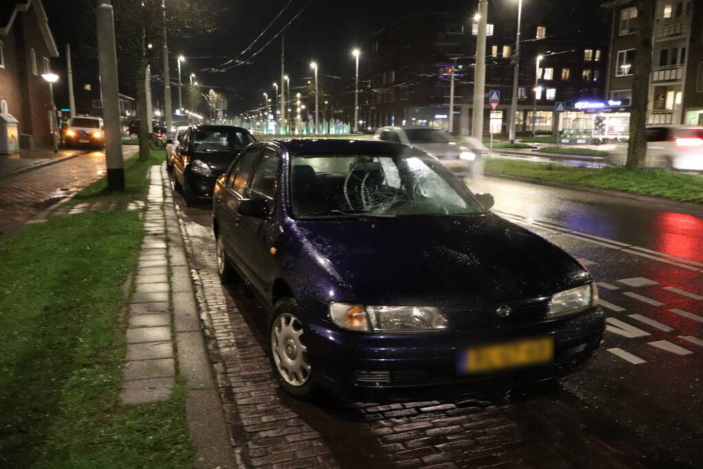 Voetganger geschept door personenauto