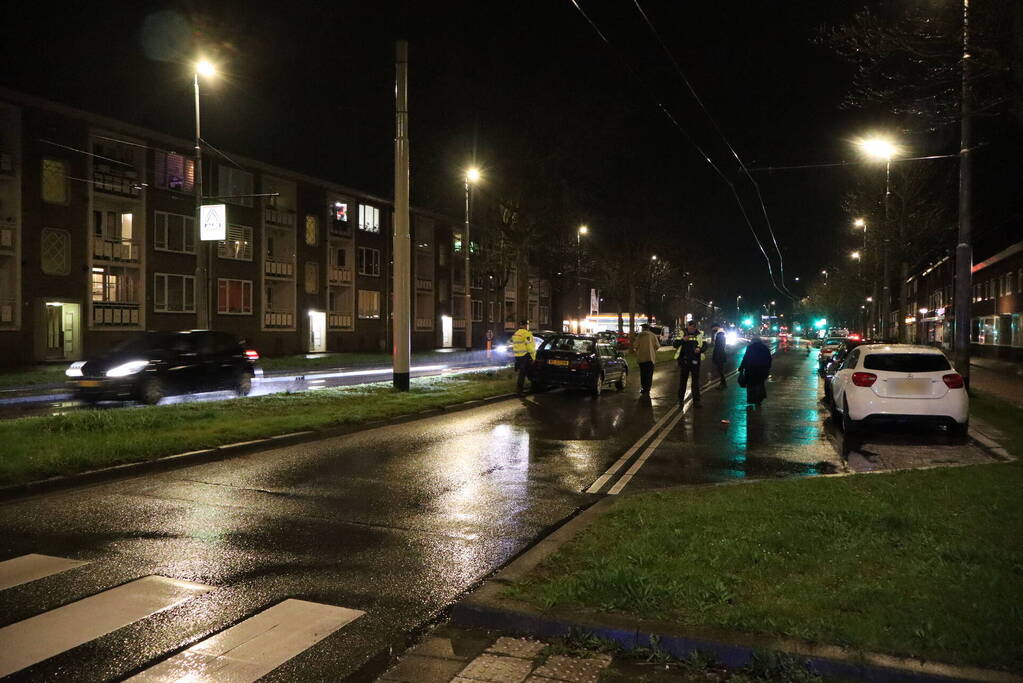 Voetganger geschept door personenauto