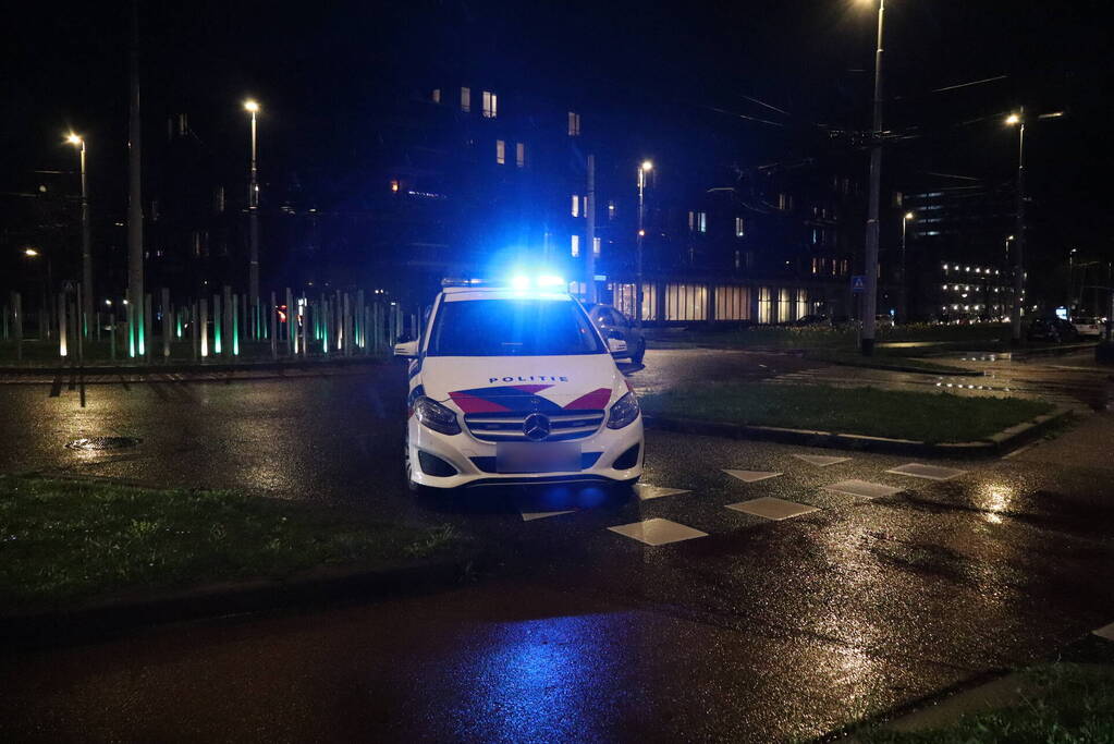 Voetganger geschept door personenauto