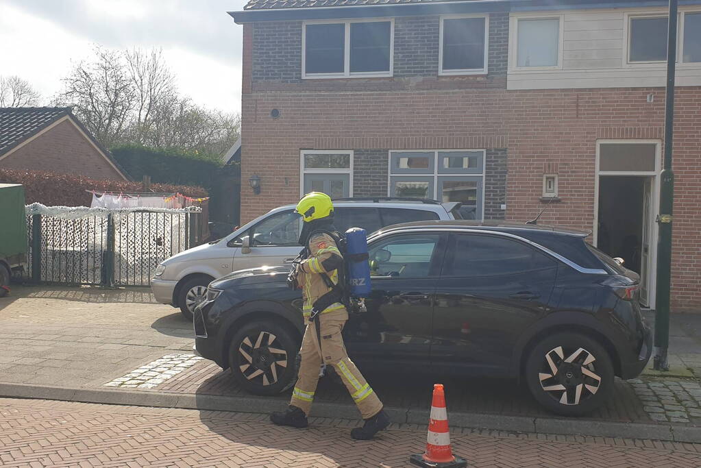Brandweer doet onderzoek in woning