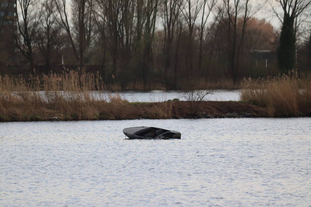 Grote zoektocht na aantreffen boot