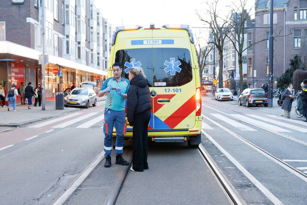 Fietser gewond na val bij tramrails