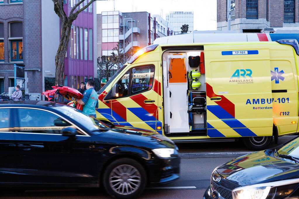 Fietser gewond na val bij tramrails