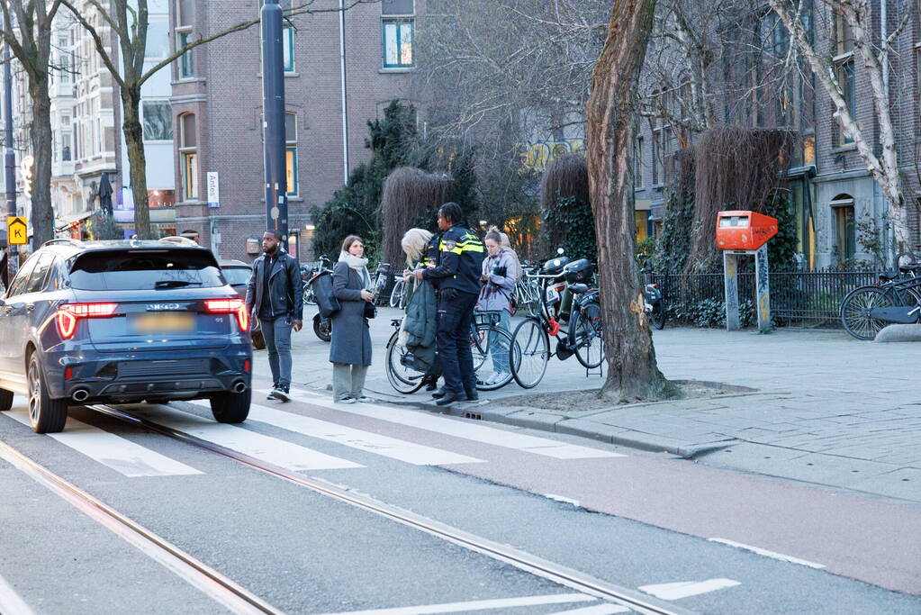 Fietser gewond na val bij tramrails