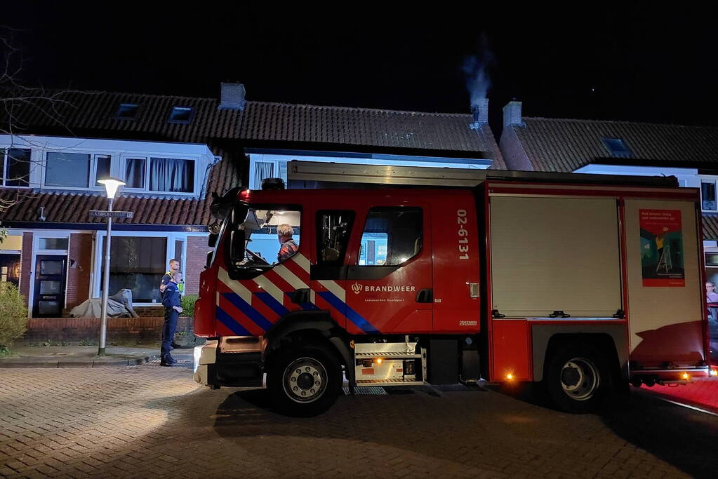 Brand in schoorsteen van woning