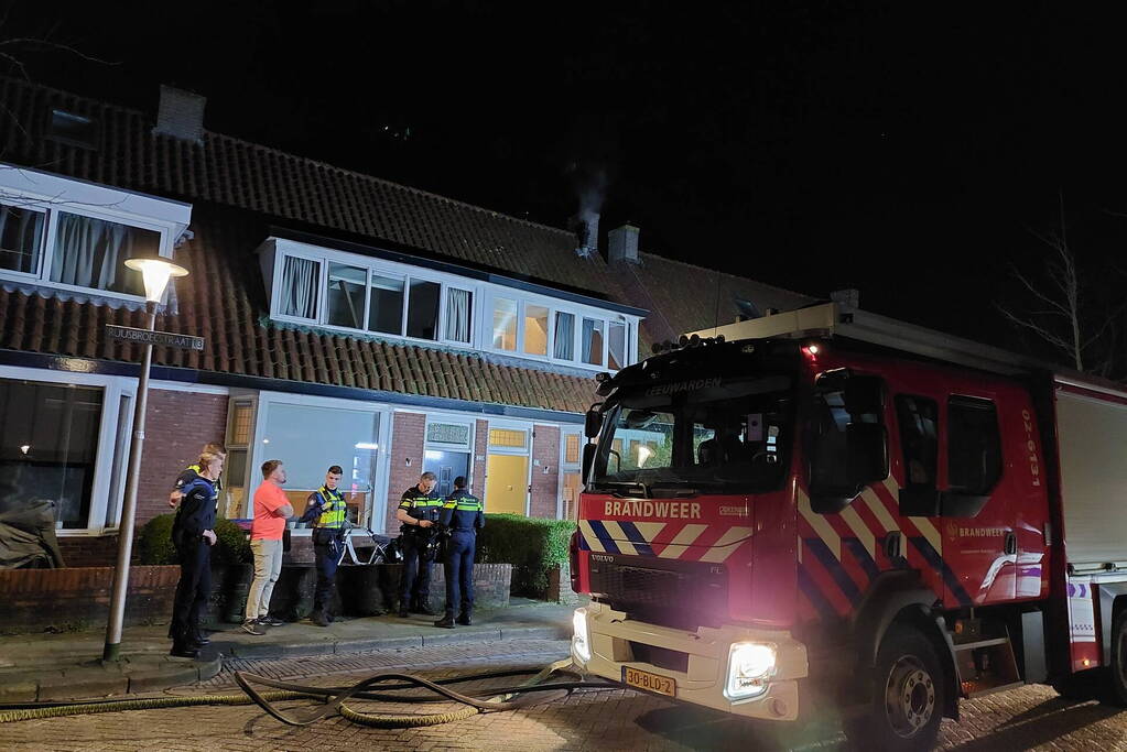 Brand in schoorsteen van woning