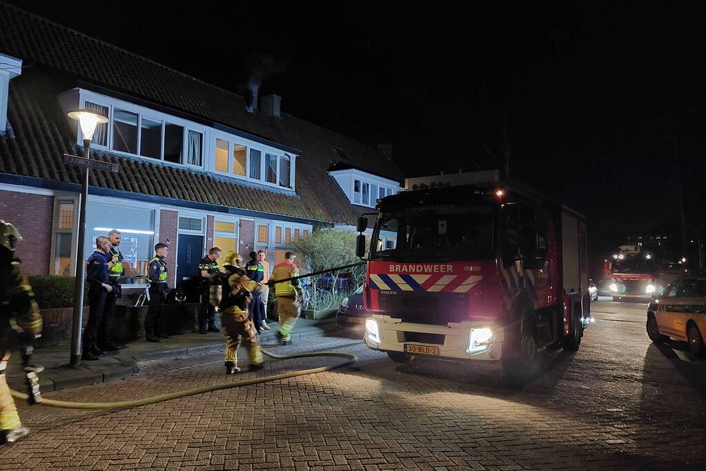 Brand in schoorsteen van woning