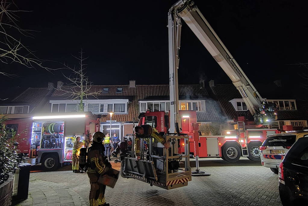 Brand in schoorsteen van woning
