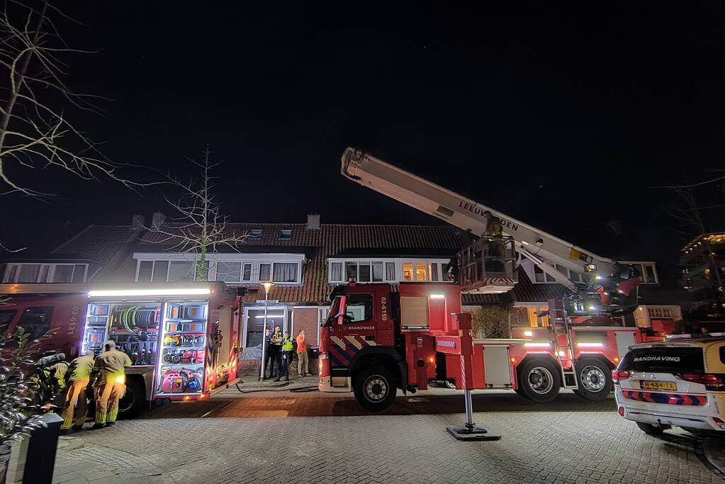 Brand in schoorsteen van woning