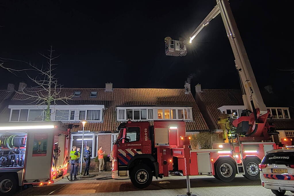 Brand in schoorsteen van woning