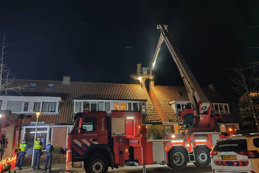 Brand in schoorsteen van woning