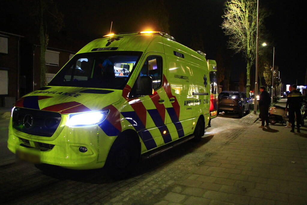 Scooterrijders botsen frontaal op elkaar