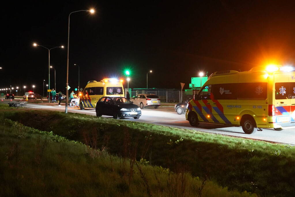 Zwaargewonde bij botsing tussen auto en motor