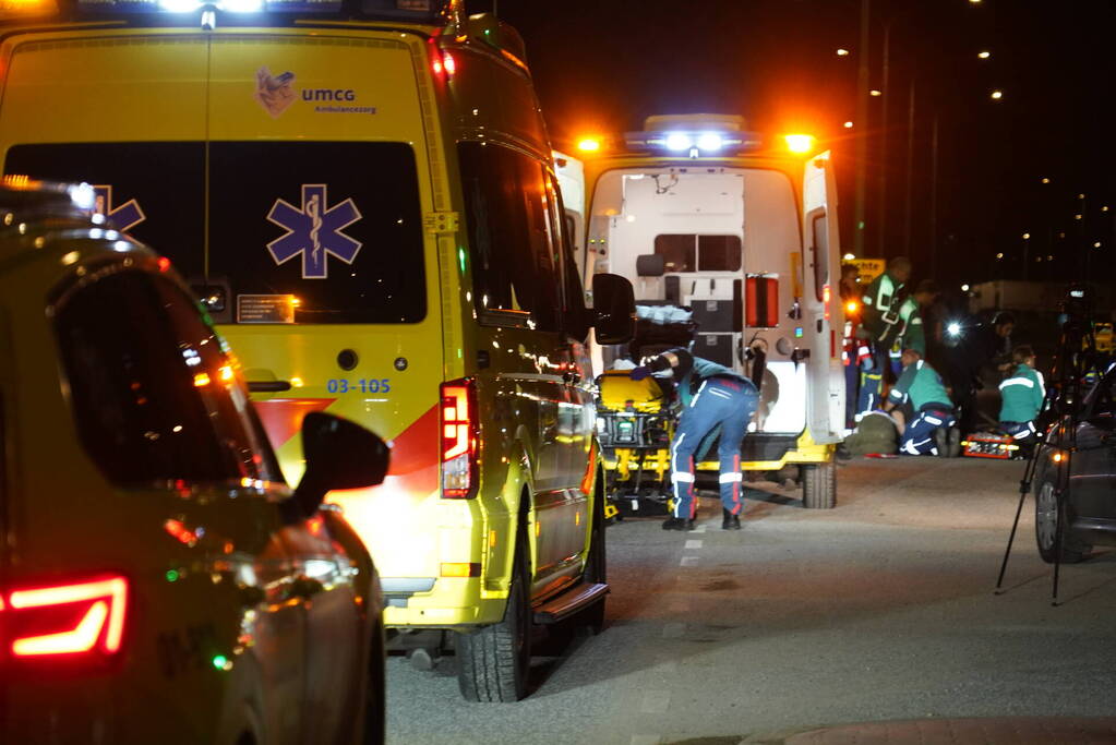 Zwaargewonde bij botsing tussen auto en motor