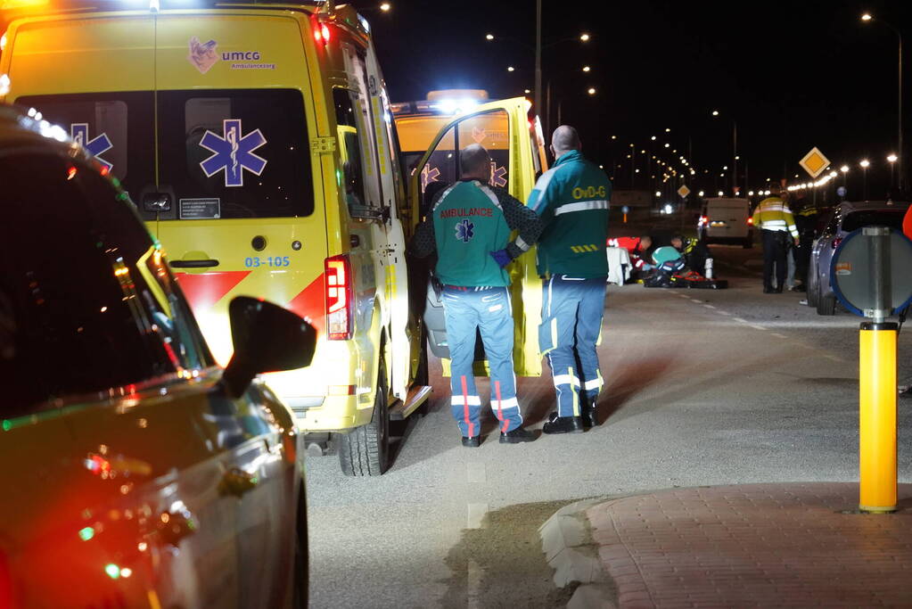 Zwaargewonde bij botsing tussen auto en motor