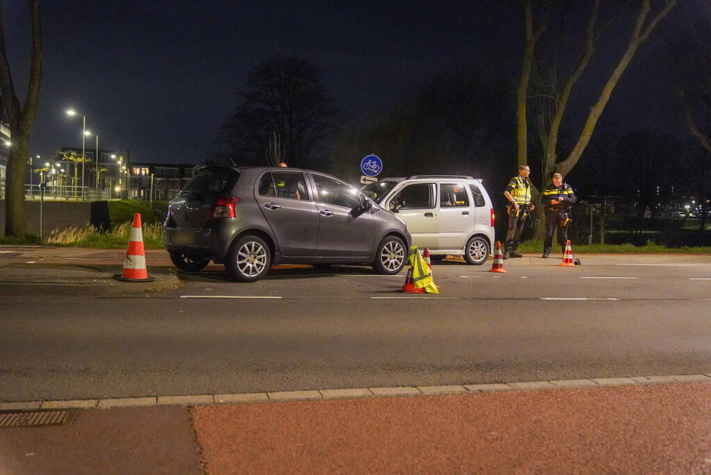 Twee voertuigen beschadigd bij aanrijding