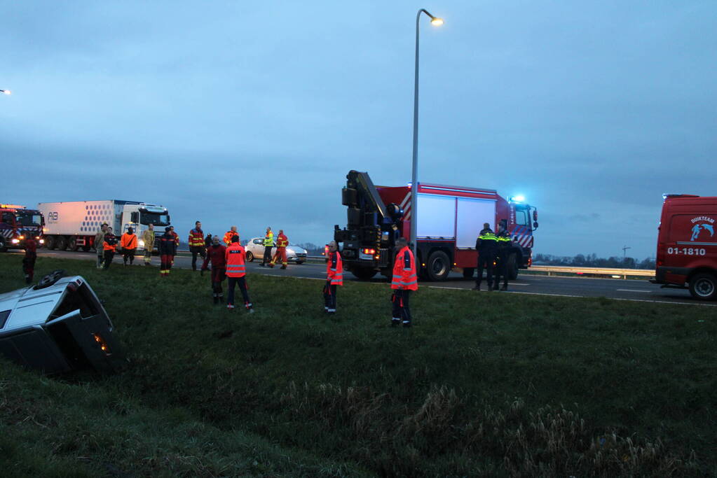 Bestuurder spoorloos na ongeval