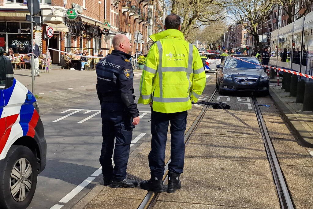 Traumateam ingezet voor ernstig ongeval tussen fietser en taxi