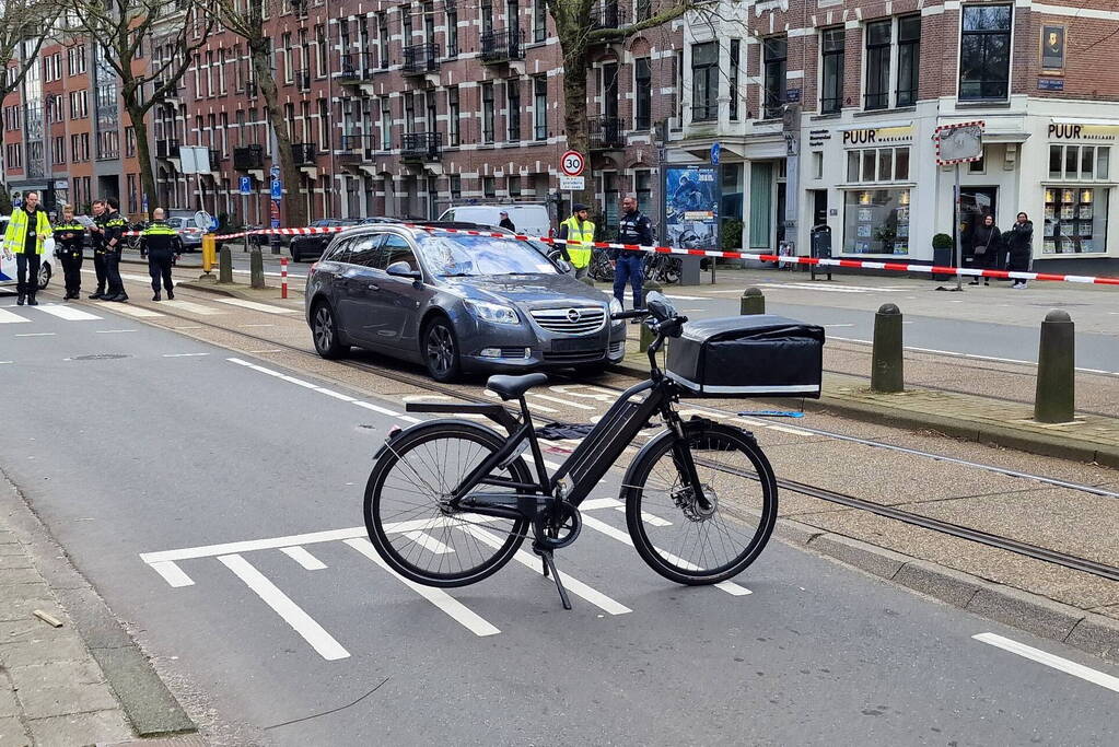 Traumateam ingezet voor ernstig ongeval tussen fietser en taxi
