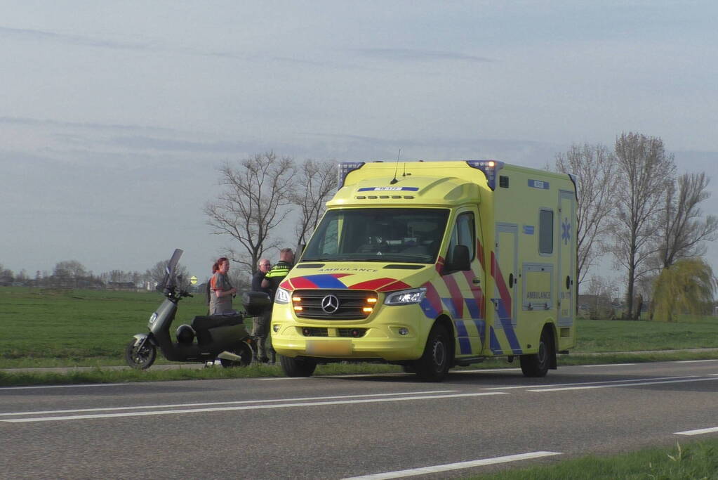 Scooterrijder en fietser in botsing