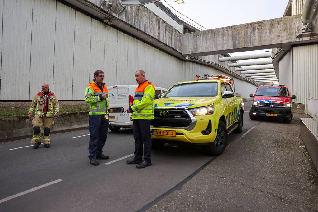Brandweer onderzoekt mogelijke brand in graafmachine in tunnelbuis