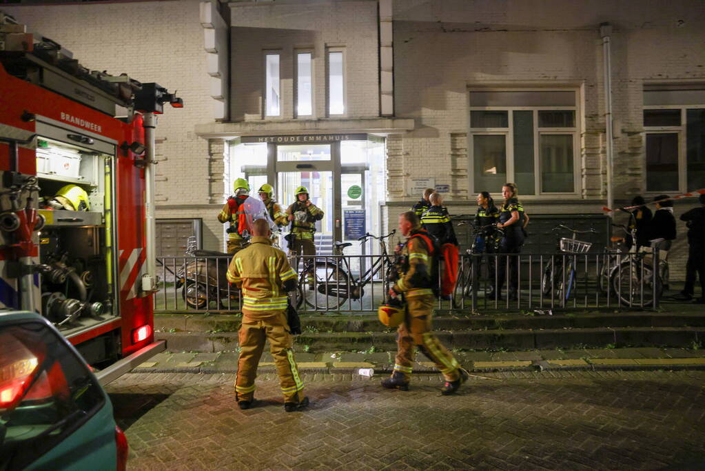 Kaars veroorzaakt brand in badkamer