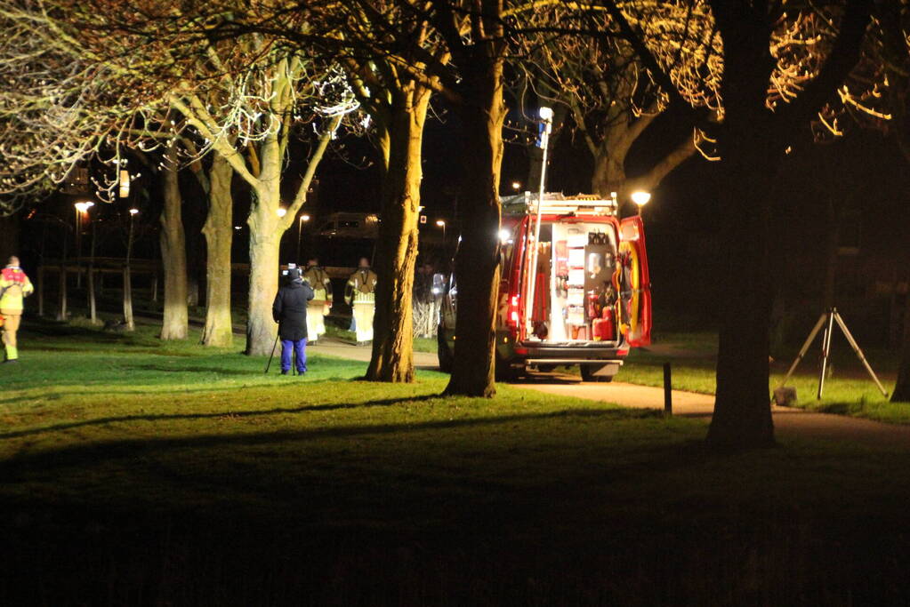 Zoektocht naar mogelijk persoon in water