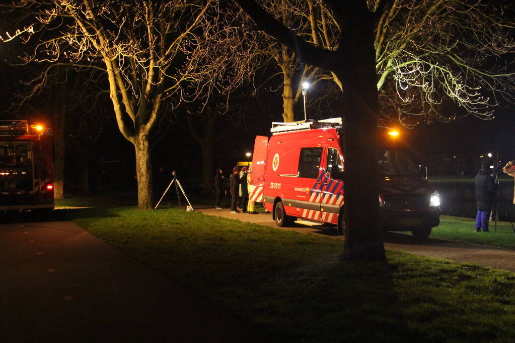 Zoektocht naar mogelijk persoon in water